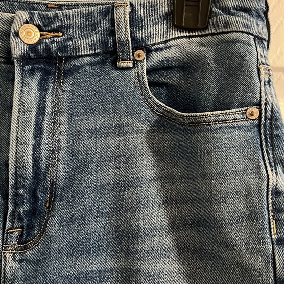 AE curvy mom jean - Picture 2 of 6